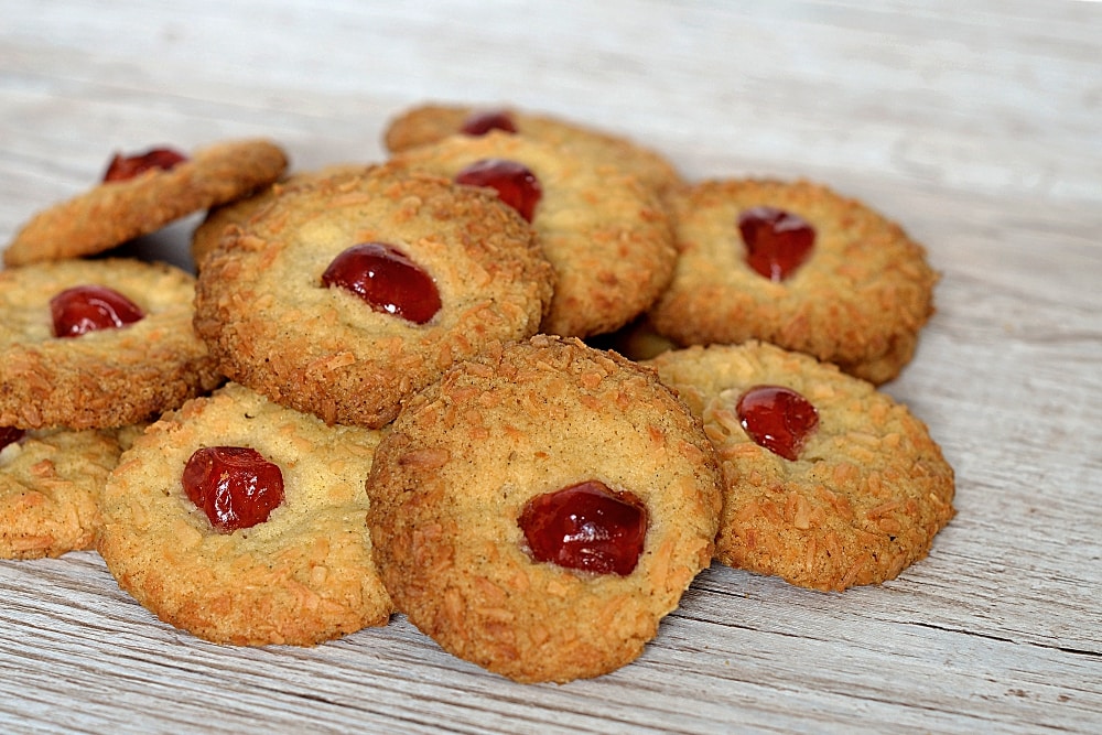 Melting Moments biscuits. UK recipe for delicious, easy Melting Moments cookies. Using coconut, oats or cornflakes.