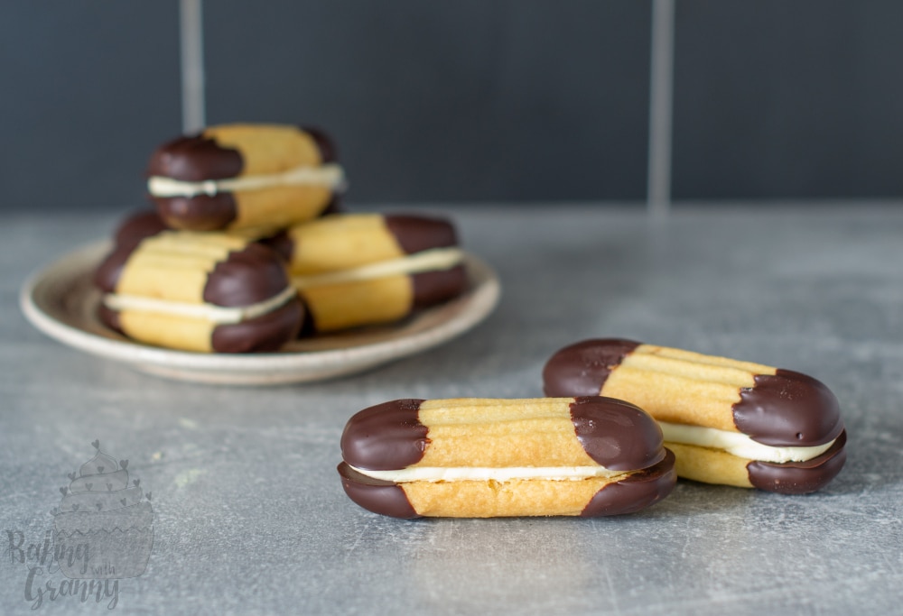 Fool proof, easy recipe for home made Viennese finger biscuits.