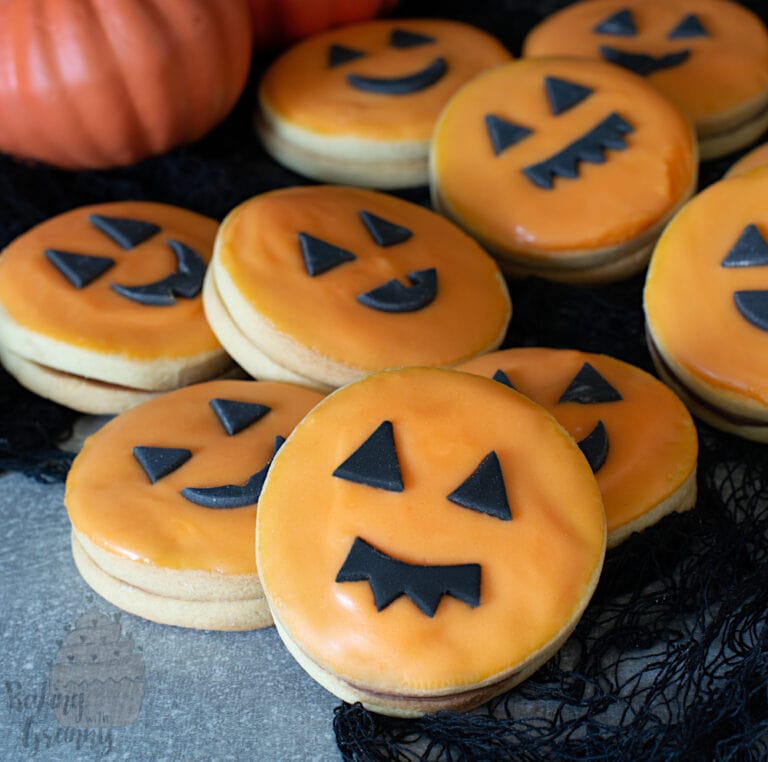 Pumpkin face iced biscuits recipe