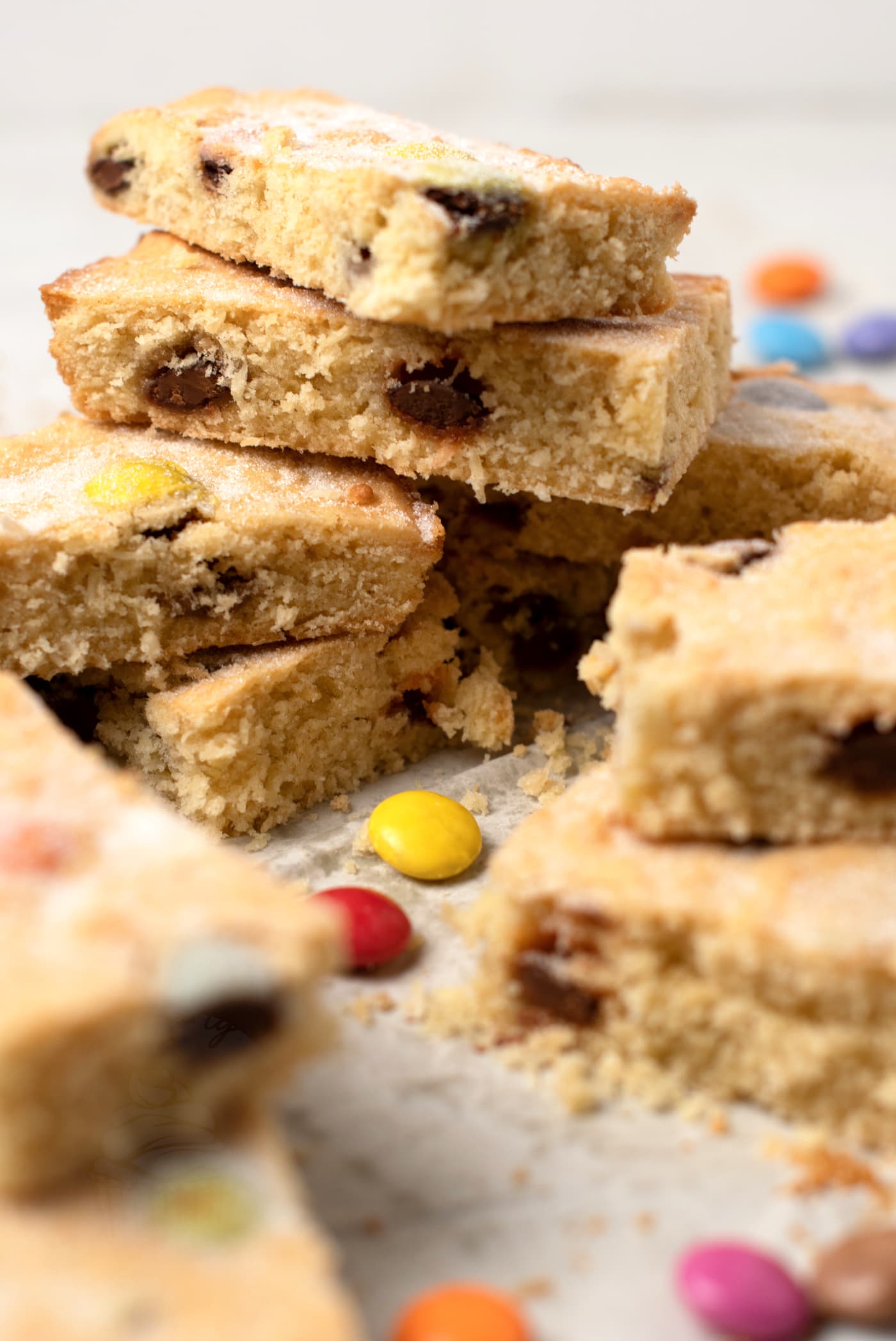 Polka Dot Slice. Tray bake cake made with Smarties or M&Ms, perfect for kids.