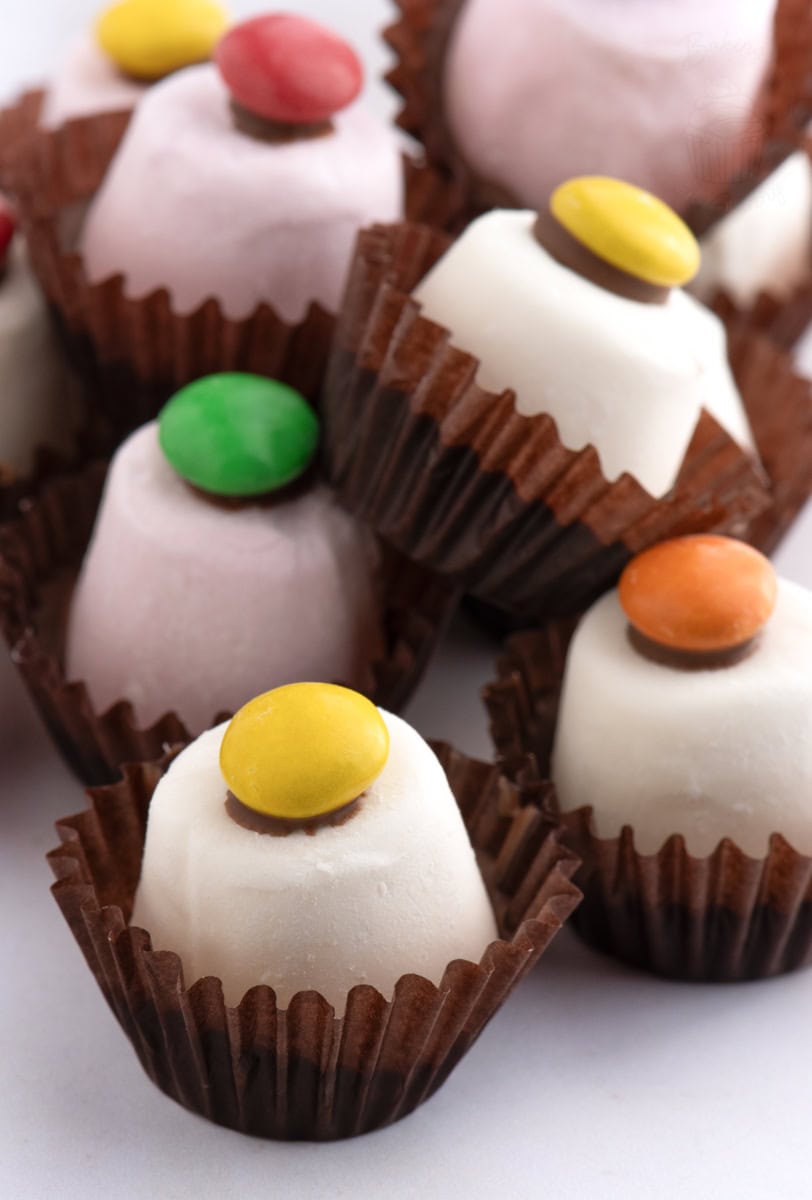 Selection of Scottish Marshmallow Top Hats with white and pink marshmallows, topped with different coloured smarties.